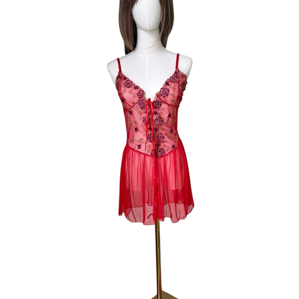 Chic Red Floral Lace Chemise